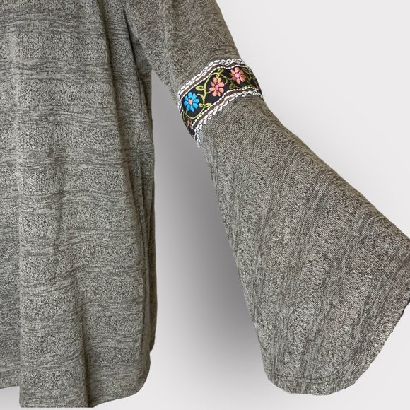 VAVA by Joy Han KYLE Cold Shoulder Blouse GRAY Large NEW With Tags - Picture 3 of 8